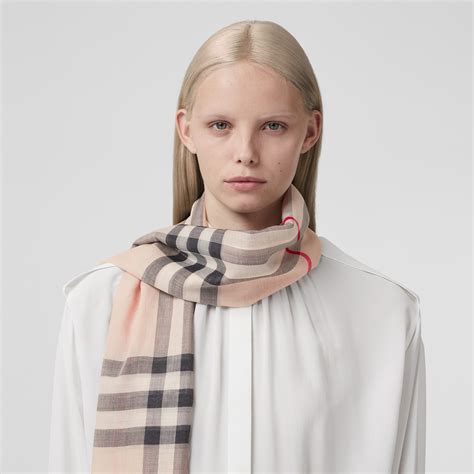 burberry look lightweight scarf
